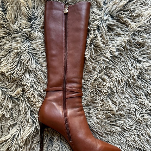 Chic Brown Leather Heeled Boots - Picture 2 of 4